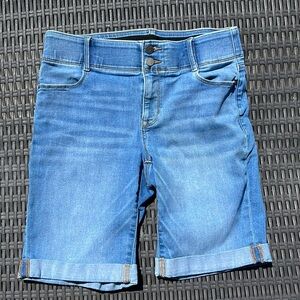 Apt. 9 Faded Denim Women’s Bermuda Short w/ Tummy Control